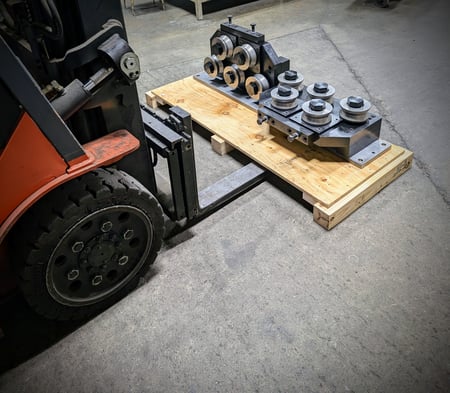 LD150 Straightener on forklift 3